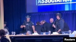 После стрельбы на мероприятии с участием Дональда Трампа, Вашингтон, 25 апреля 2026 года