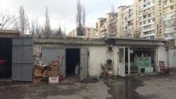 Təhməz Babayev: 'Artıq iki ilə yaxındır qaraj-dükanında meyvə-tərəvəz satıram'