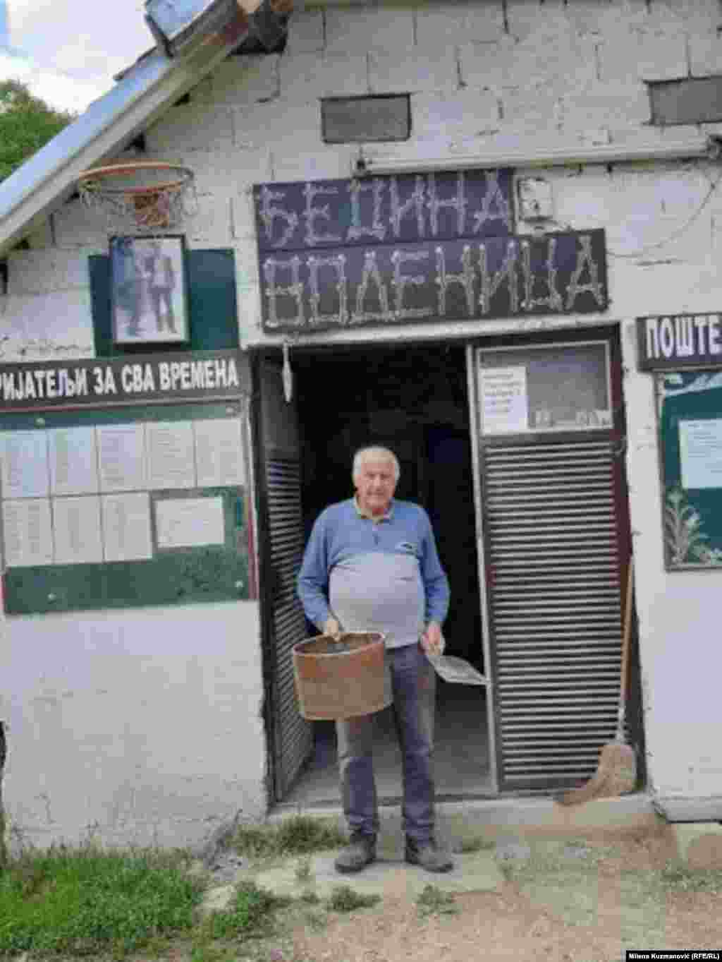 Đedina vodenica nalazi se na reci Obnici, pored puta Valjevo - Bajina Bašta,&nbsp;na međi valjevskih sela Pričević i Zlatarić. Inače, od reka Obnice i Jablanice&nbsp;nastaje reka Kolubara.