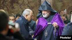 ნიკოლ ფაშინიანი მორიგ ჯერზე დაესწრო წირვას - ამჯერად წმინდა სარქისის ტაძარში. 