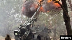 Ілюстраційне фото. Українські війська ведуть вогонь по російських позиціях на Запоріжжі, лютий 2026 року