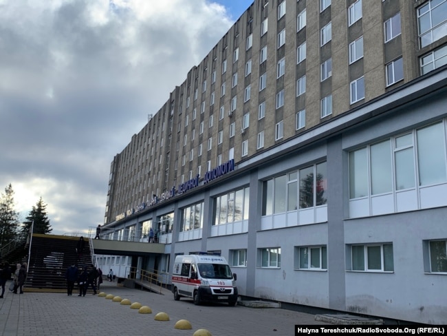 Тут лікарі борються за життя багатодітної матері