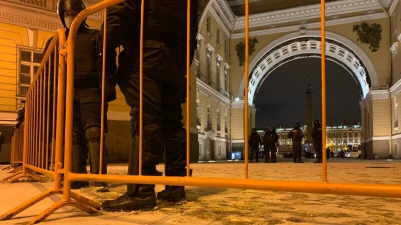 В новогоднюю ночь в Петербурге задержали почти две тысячи человек