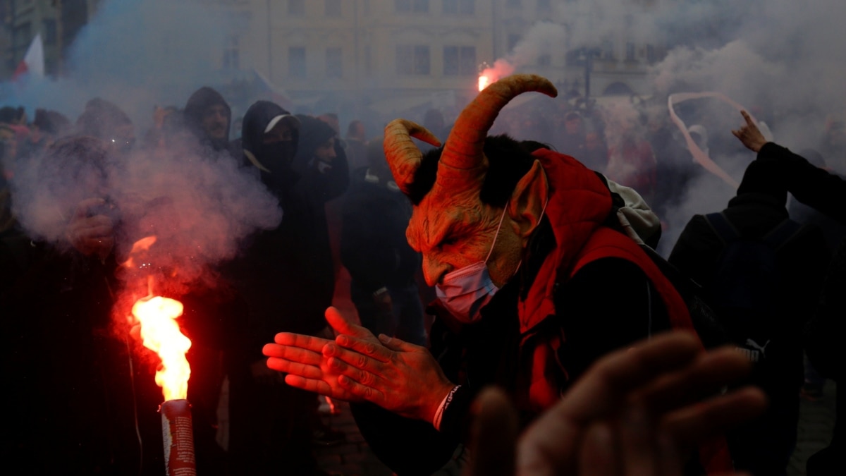 Чехія: після протестів проти обмежень через COVID-19 у Празі затримані
