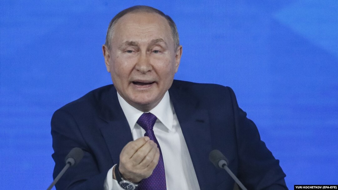 Președintele Rusiei, Vladimir Putin, a transmis că Guvernul rus ia în considerare cererea liderilor separatiști pro-ruși ca Republicile Populare Donețk și Luhansk să fie declarate independente de către Rusia.