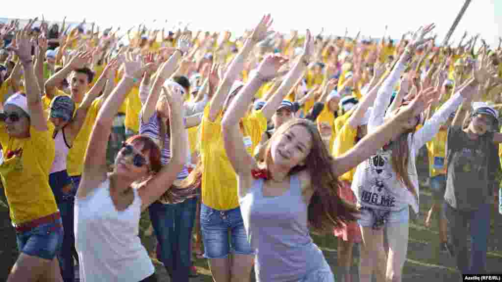 Сәлкешләрнең җырлы-биюле хәрәкәтләре