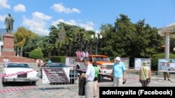 Виставка ретро-автомобілів на День міста в Ялті 8 серпня 2020 року