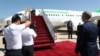 "Yssyk-Köl" halkara aeroportynda Berdimuhamedowy gyrgyz resmileri garşylaýar.