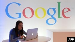 U.S. -- A Google employee works on a laptop before the start of a new conference about Google Maps in San Francisco, 06Jun2012