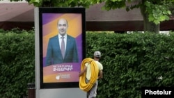 Armenia - A man in Yerevan looks at the campaign billboard of the opposition Bright Armenia Party, May 25, 2021.