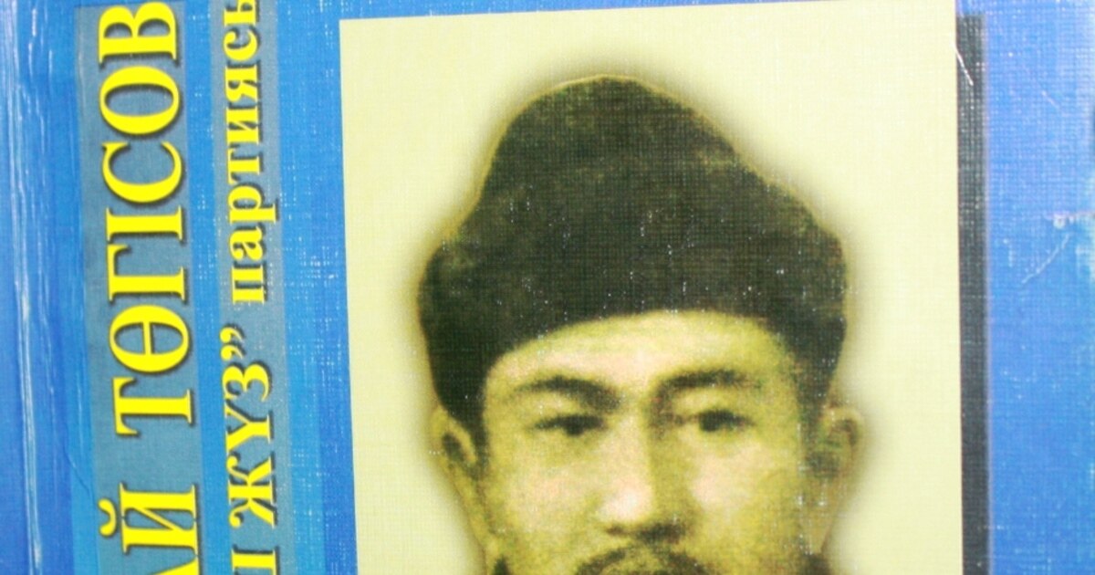 Аяғын жайып тұрған жалаңаш қыздың суреті Желідегі шұлықтағы лесбияндық секс