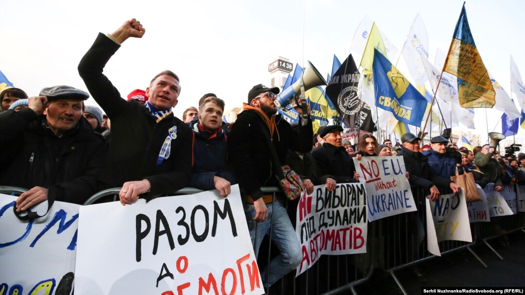 За оцінками поліцейських, в акціях взяли участь близько 8 тисяч людей
