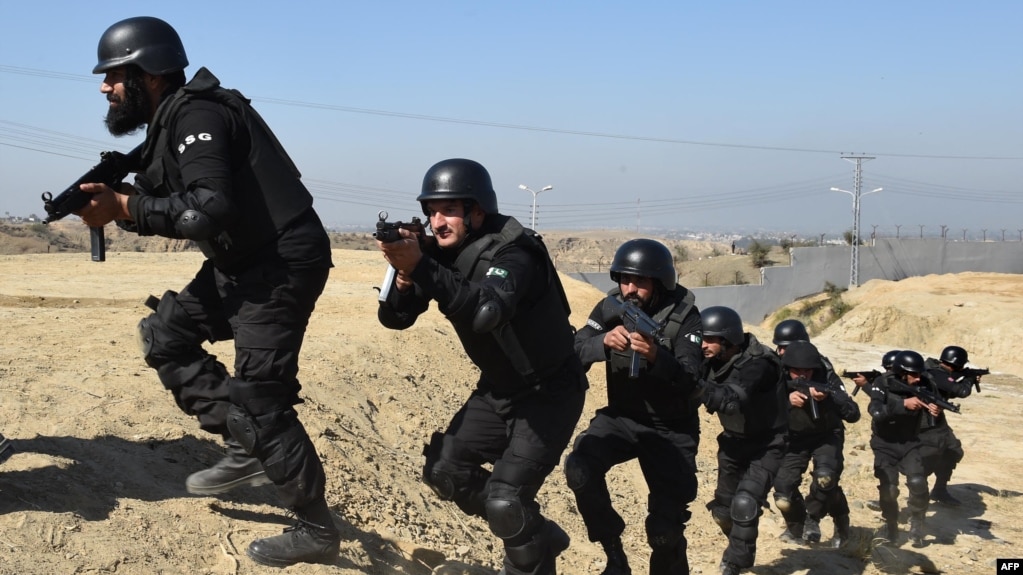 Pakistani policemen during a training course in the country's restive northwest. (file photo)