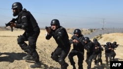 Pakistani policemen during a training course in the country's restive northwest. (file photo)