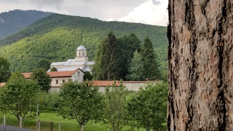 Земјите на Квинта ја повикаа косовската влада да ја спроведе одлуката на судот за манастирот Дечани 