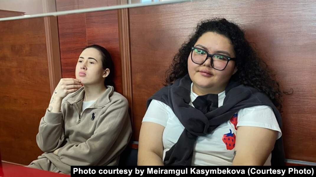 Киім бөлмесінде жасырын камера үлгілерін қараңыз