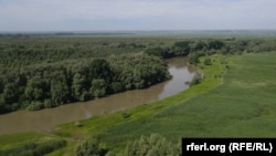 Pe sub râul Prut trece deja un apeduct, la Măcărești (Ungheni). Compania de apă din Iași vrea să mai construiască două în perioada următoare. 