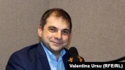 Iurie Calestru în studioul Europei Libere de la Chișinău