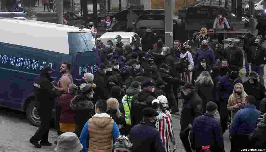 Policija je prekinula karneval zbog kršenja restriktivnih mera tokom pandemije