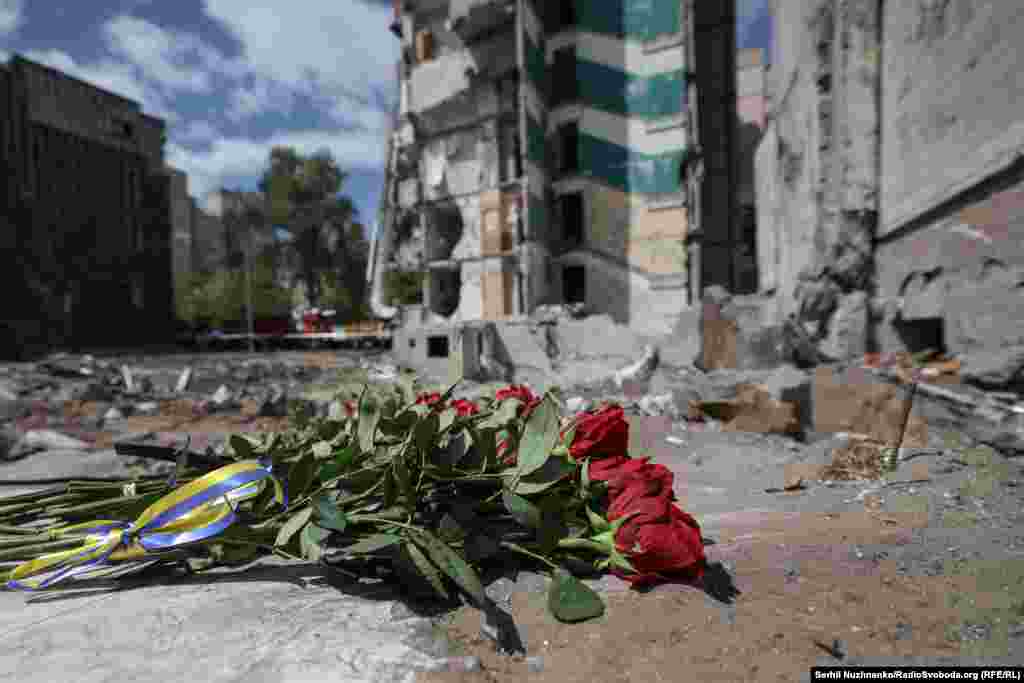 Унаслідок  російської атаки у Києві загинули 12-річна Любава Яковлєва та її старша сестра Віра. Їх батько військовий Євген Яковлєв загинув на фронті три роки тому