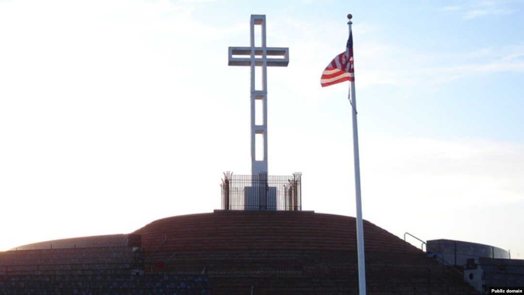 Спорный крест на холме Соледад. Ла-Хойя, Калифорния, США