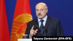 Критики побоюються, що авторитарний президент Білорусі Олександр Лукашенко використовуватиме закон як інструмент для посилення контролю над інтернетом