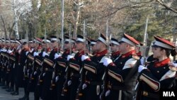 Архивска фотографија. Припадниците на АРМ во касарната „Чојлија“