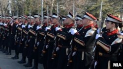 припадници на АРМ во касарната „Чојлија“