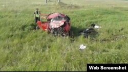 Скриншот с видео, распространенного очевидцами в Сети, с места ДТП на 77-м километре трассы Уральск – Аксай в Западно-Казахстанской области. 2 июня 2017 года. 
