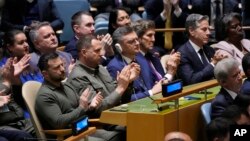 Ukrainian President Volodymyr Zelenskiy (left) applauds as U.S. President Joe Biden addresses the 78th United Nations General Assembly in New York on September 19.
