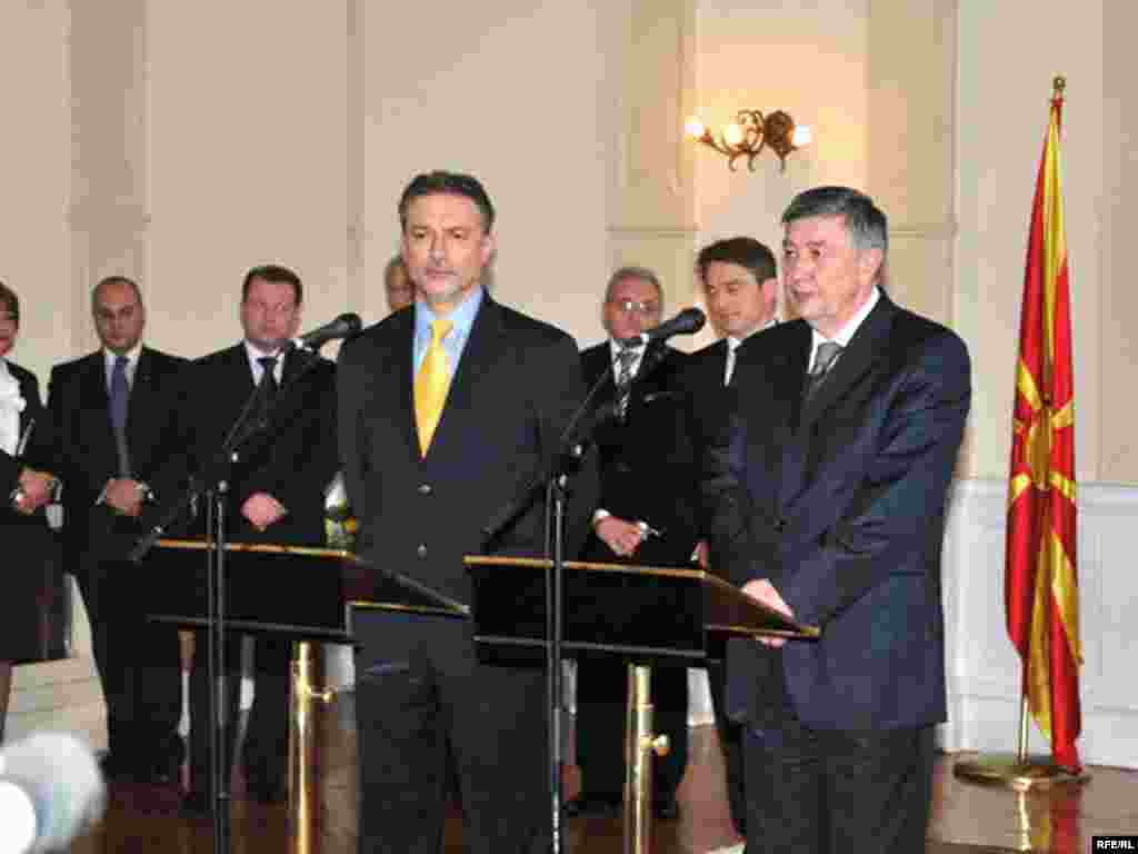 BiH - Posjeta predsjednika Makedonije - Cilj posjete predsjednika Branka Crvenkovskog su bili razgovori o pridruživanju EU. Branko Crvenkovski se nije kandidirao za novi mandat u Makedoniji pa mu je ovo posljednja zvanična posjeta BiH.