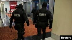 Policija ulazi u prostorije Radončićevog Dnevnog avaza