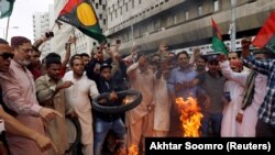 Supporters of Pakistan People's Party (PPP) burn tyres and chant slogans to condemn the arrest of former president Asif Ali Zardari in Karachi, June 10, 2019