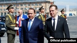 Премьер-министр России Дмитрий Медведев улетает из Еревана, 8 апреля 2016 г․ 