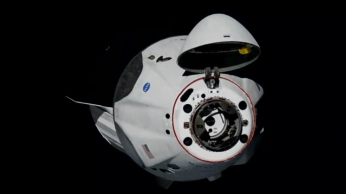 SpaceX відправила на орбіту першу цивільну місію