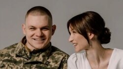 O rană de pe câmpul de luptă a schimbat viața unui soldat. La fel și cererea în căsătorie de la terapie intensivă