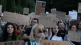Третій день поспіль кияни зібралися на протест біля театру імені Франка у Києві
