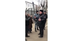 Родных обвиняемых по делу о массовых беспорядках в Чемодановке не пускают на территорию суда