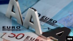 Лишь 4 из 17 стран еврозоны (Германия, Люксембург, Нидерланды и Финляндия) сохраняют наивысшие рейтинги от всех трех ведущих международных рейтинговых агентств