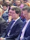 Ilie Bolojan (primul din stânga), alături de preşedintele Nicuşor Dan şi de viceprim-ministrul Ionuţ Moşteanu (USR), ministrul Apărării.
