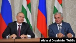 Vladimir Putin və Raul Khadzhimba,