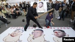 A South Korean protester expresses his opposition to North Korea's Kim dynasty.