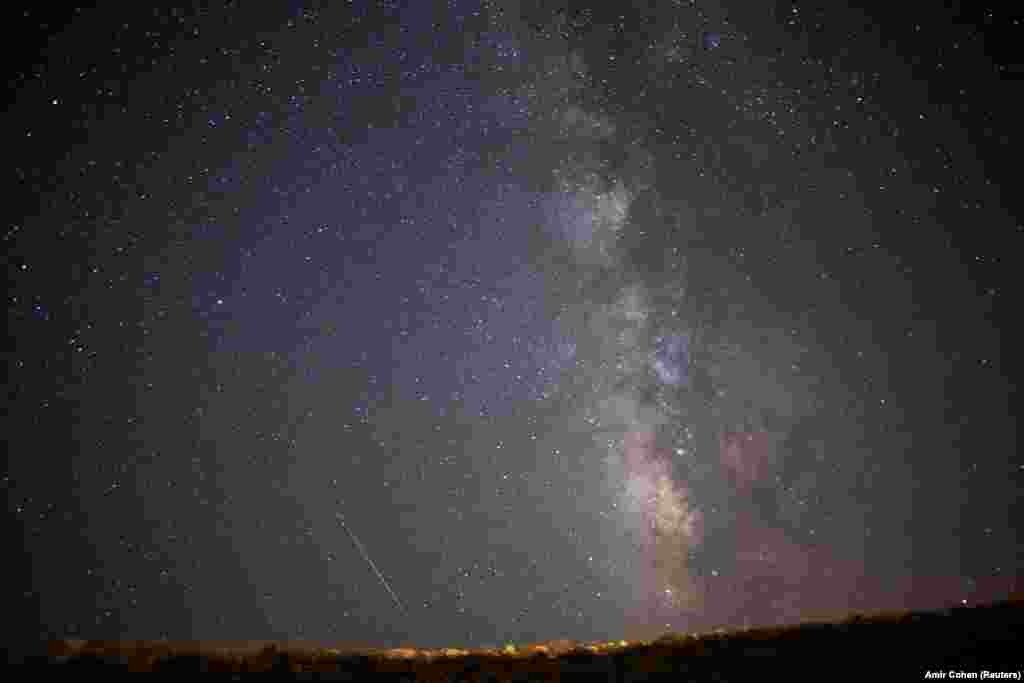 Un meteor surprins în deșertul Negev din sudul Israelului, 13 august 2021.