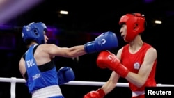 Svetlana Kamenova Staneva of Bulgaria (left) strikes Taiwan's Lin Yu-ting on August 4 in Paris.