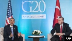 Президент США Барак Обама (л) і президент Туреччини Реджеп Таїп Ердоган (п), Анталія, Туреччина, 15 листопада 2015 року