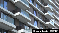 Ndërtesa në lagjen luksoze të Beogradit ku ka apartamente të lidhura me Steviqin.