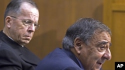 U.S. Defense Secretary Leon Panetta (right) and Joint Chiefs Chairman Admiral Michael Mullen testify on Capitol Hill on September 22.