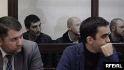 Фігуранти «ялтинської справи Хізб ут-Тахрір». На задньому плані зліва направо: Рефат Алімов, Арсен Джеппаров, Вадим Сірук 