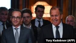 Russian Foreign Minister Sergei Lavrov (right) and his German counterpart Heiko Maas (left) in Moscow on May 10.