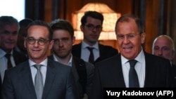 Russian Foreign Minister Sergei Lavrov (right) and his German counterpart, Heiko Maas, in Moscow in May